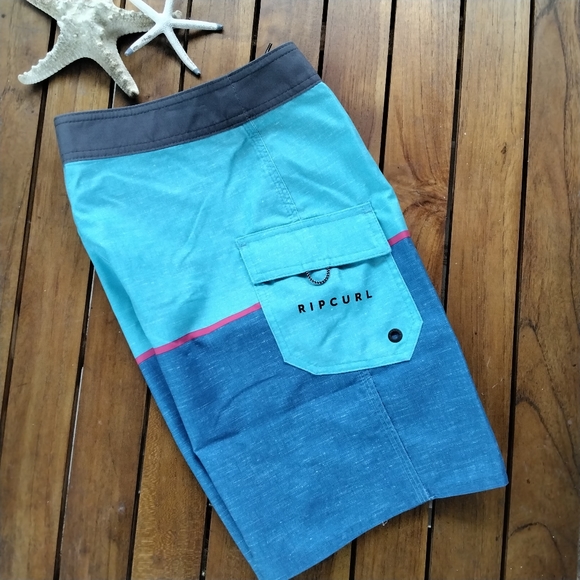 Boys Rip Curl Board Shorts - Picture 3 of 6